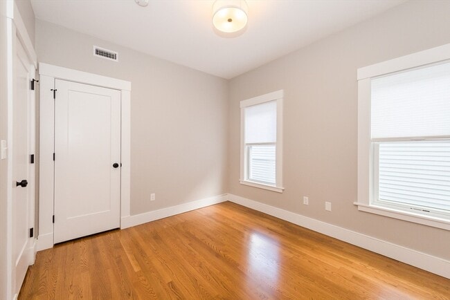 Building Photo - 127 Hudson St