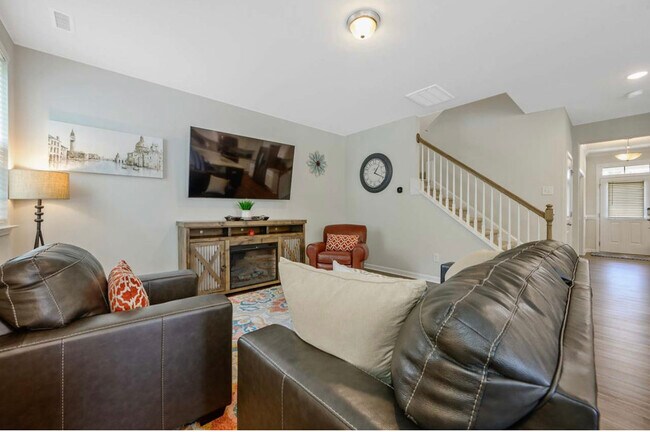 Building Photo - 155 Rossell Park Cir