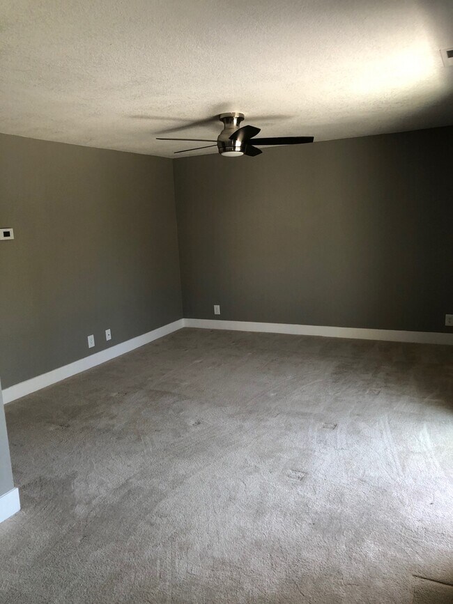 Building Photo - 1547 Delucchi Lane, Unit F