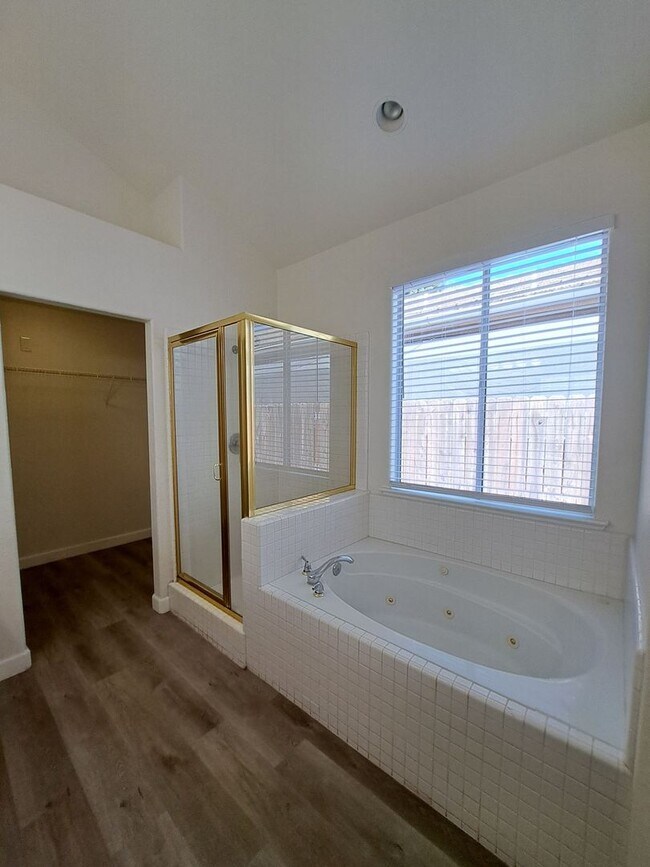 Building Photo - Comfortable Living in a Pet-Friendly Home ...