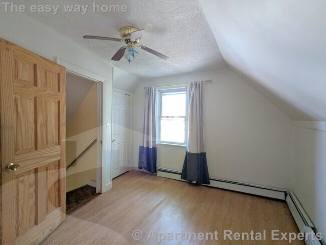 Building Photo - Davis Square 3BR - 8 Mins to T - Dishwasher