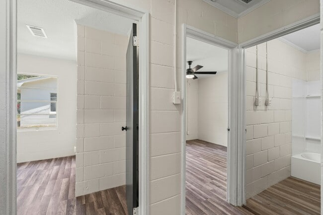 Building Photo - 22 Kings Ct