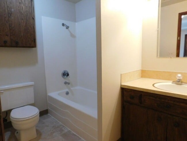 Building Photo - 3Bd/2Ba Single Story House - Available Soon!