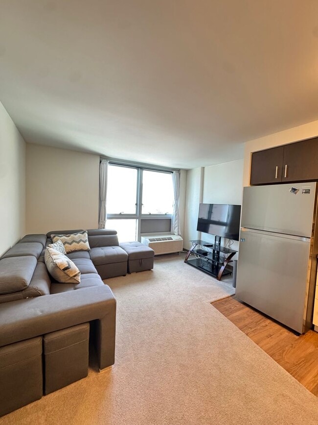 Building Photo - Partially Furnished 1 bed, 1 bath with 1 reserved covered parking @ Ke Kilohana