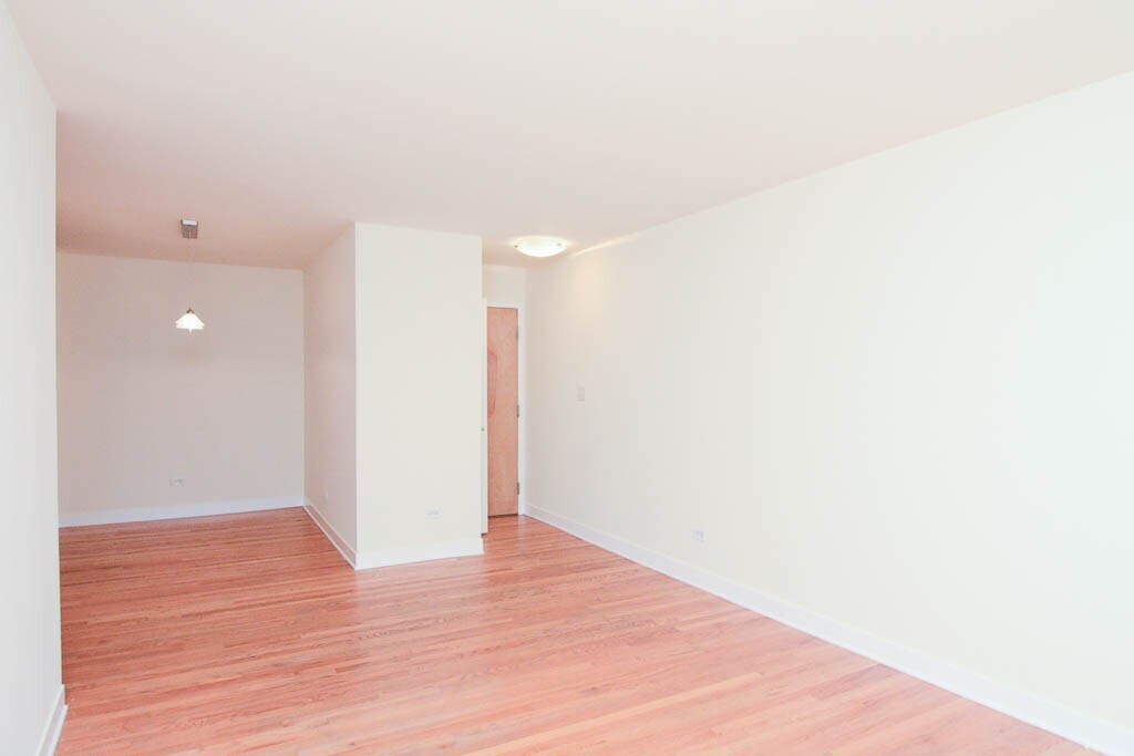 Building Photo - 628 W Wrightwood Ave