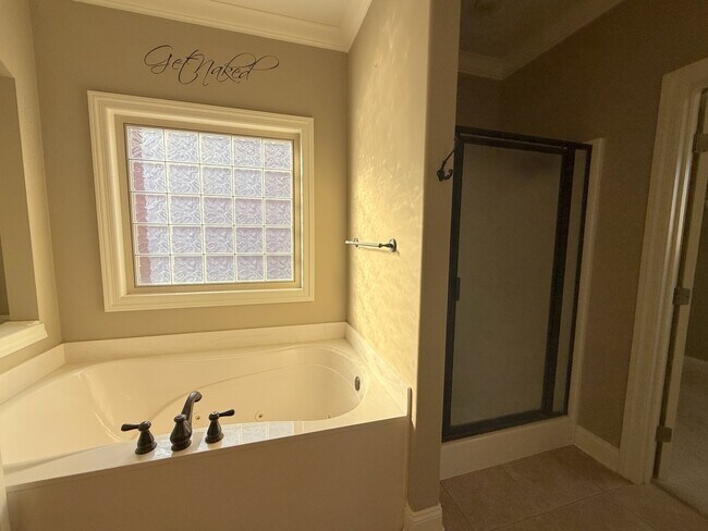 Building Photo - 118 Crystal Lake Dr