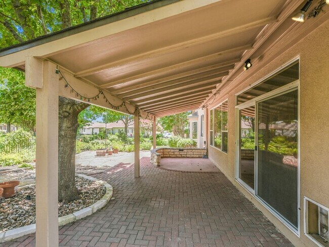 Building Photo - 138 Dewberry Dr
