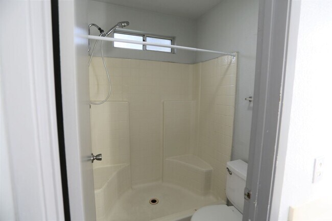 Building Photo - Great home on a cul de sac