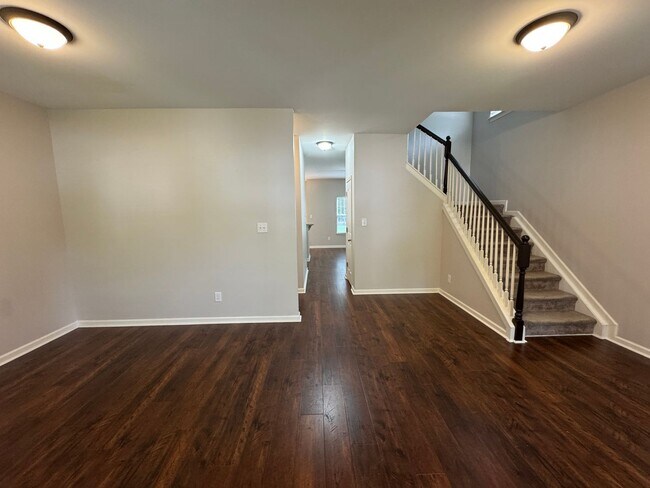 Building Photo - Move-in Ready! **Move-in Special** $250 of...
