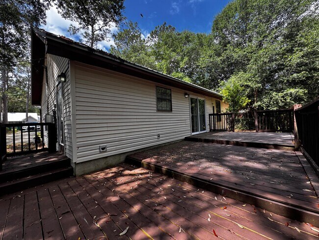 Building Photo - 358 John King Rd
