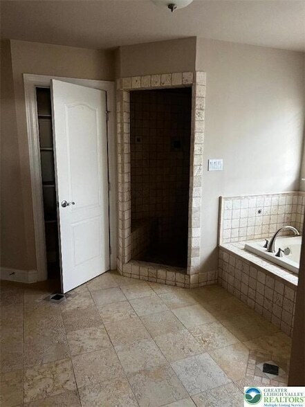 Building Photo - 59 Carousel Ln