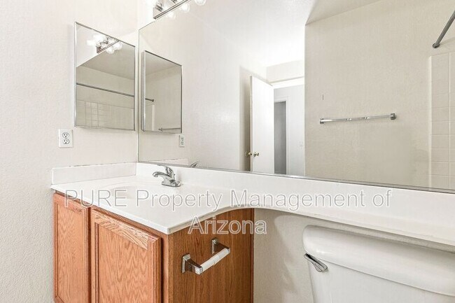 Building Photo - 8952 E Birchwood Cir