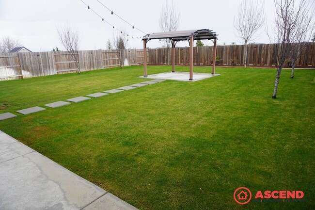 Building Photo - Stunning Home Off of Taft Highway and South H Street!