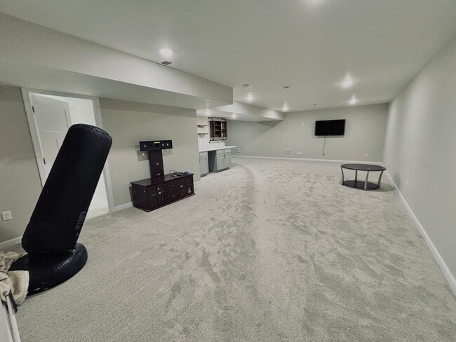 Building Photo - ONE OF A KIND 5bed/4bath!  *HOME THEATER* ...