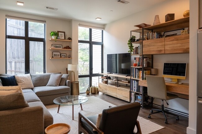 Building Photo - 2 Sinclair Rd