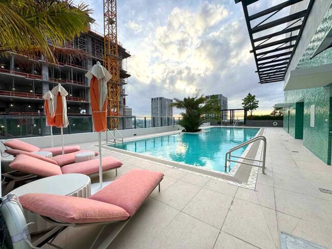 Building Photo - 11 NE 6th St