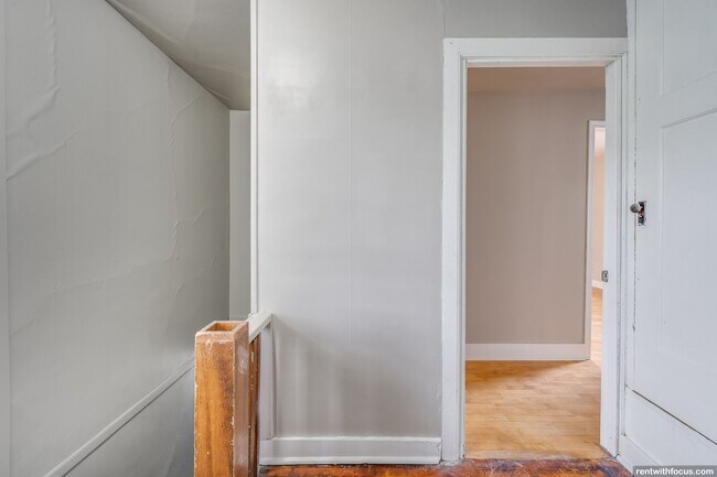 Building Photo - 210 Doty St