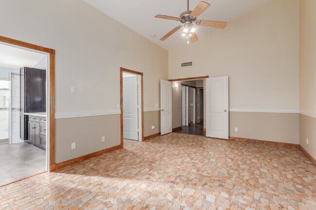 Building Photo - 12717 W Windsor Ave