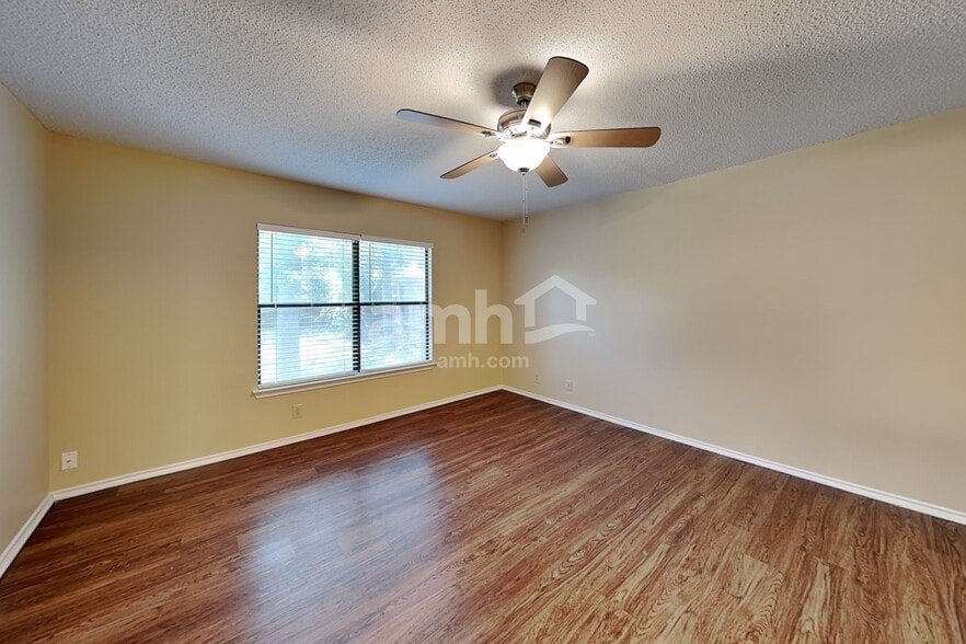 Building Photo - 7206 Knights Haven