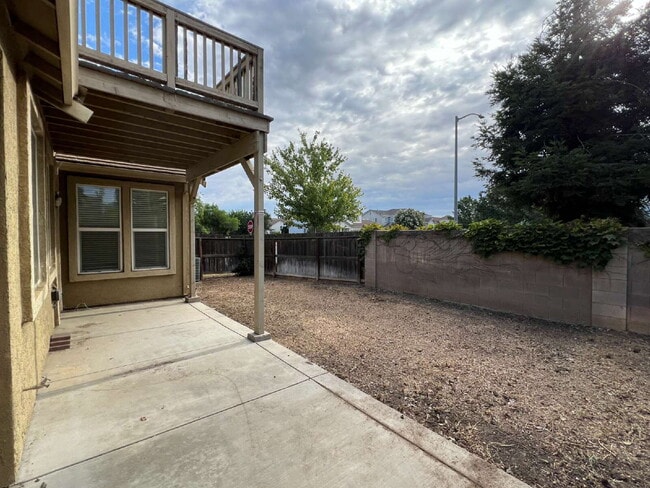 Building Photo - "Spacious 4-Bedroom Haven in Merced with 3 Full Baths & Elegant Granite Countertops!"