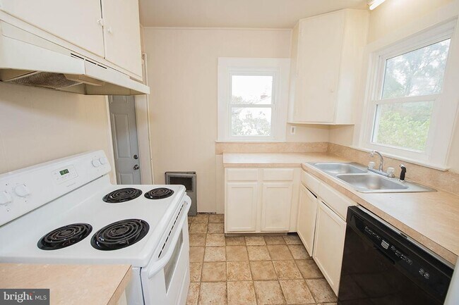 Building Photo - 1226 Pemberton Dr