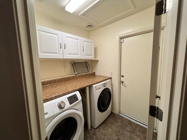 Building Photo - 4137 E Shadow Branch Dr