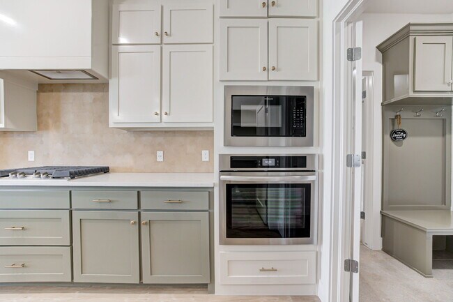 Building Photo - 14720 Avignon Ln