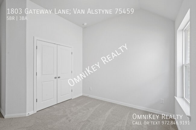 Building Photo - 1803 Gateway Ln