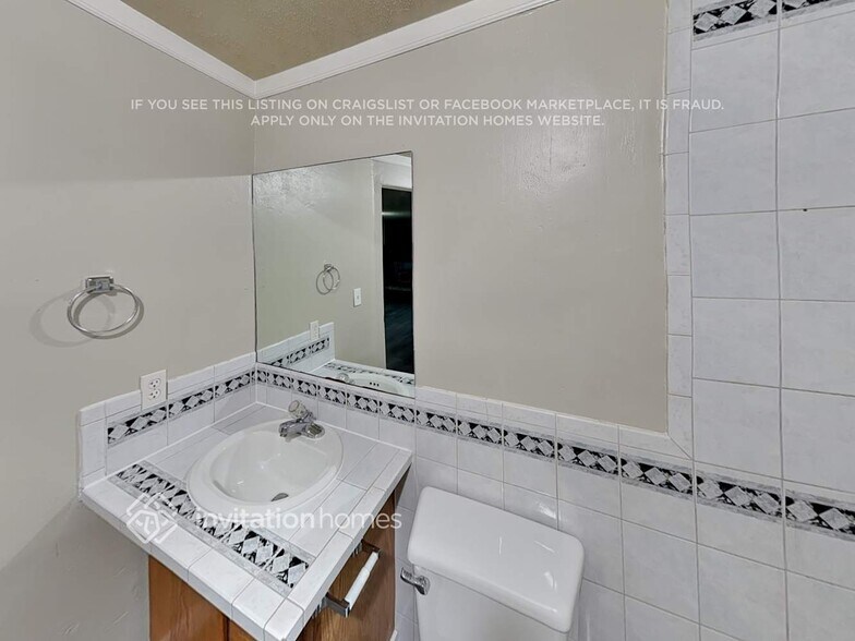 Building Photo - 6123 99th St NE