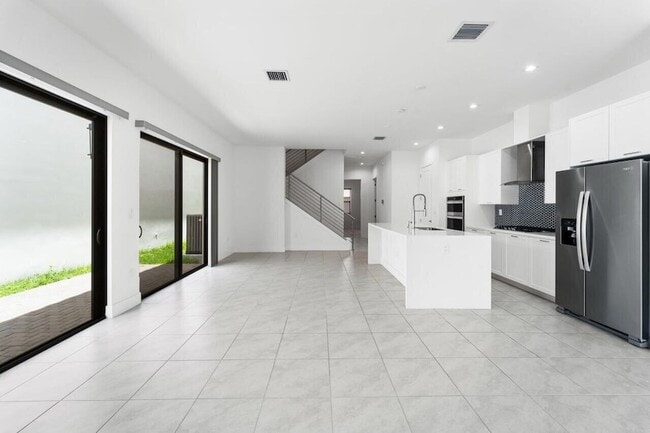 Building Photo - 8173 NW 42nd St