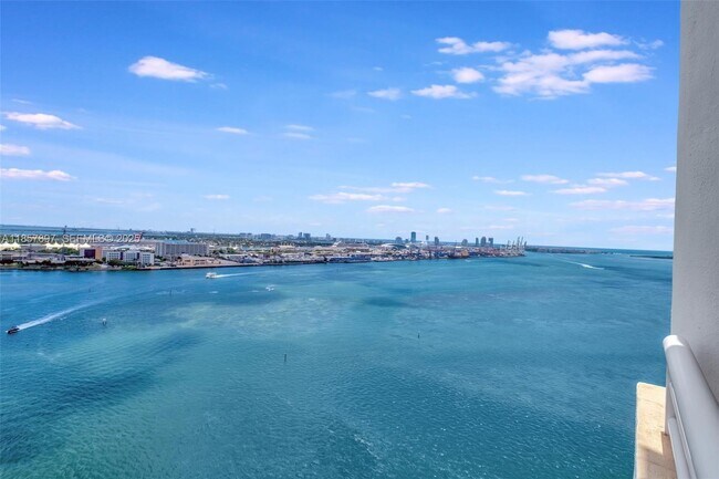 Building Photo - 848 Brickell Key Dr