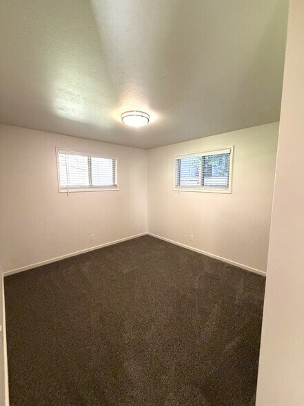 Building Photo - 745 E 43rd Ave