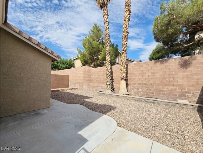 Building Photo - 1825 Lyell Canyon Ln