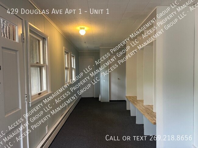 Primary Photo - 429 Douglas Ave