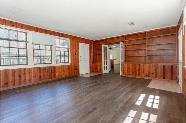 Building Photo - 9025 San Fernando Way