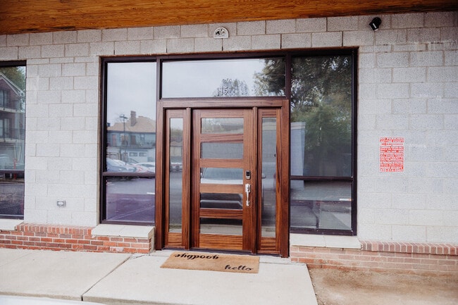 Building Photo - 275 S Limestone