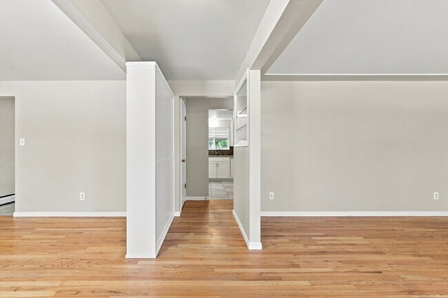 Building Photo - PRICE REDUCED!!  BEST PRICE IN THE AREA FOR 4+BEDROOM  Spacious 4-Bedroom Wheat Ridge Home with F...