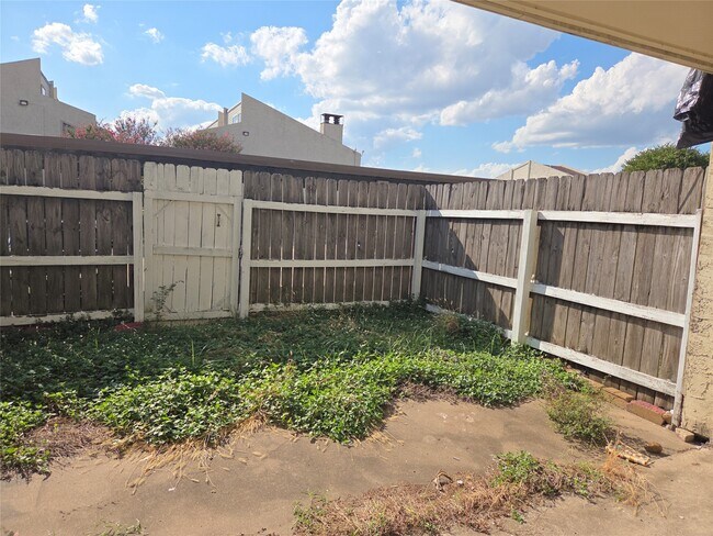 Building Photo - 10075 Westpark Dr