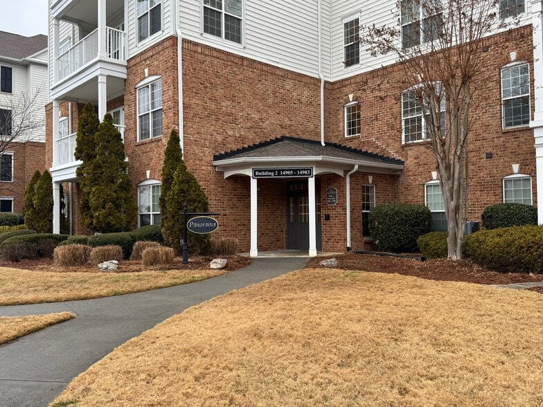 Building Photo - 14907 Santa Lucia Dr