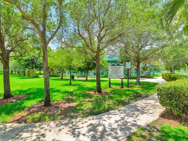 Building Photo - 933 Falling Water Rd