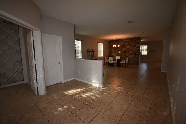 Building Photo - 4 Bed/3.5 Bath, Pool and Waterfront home, ...