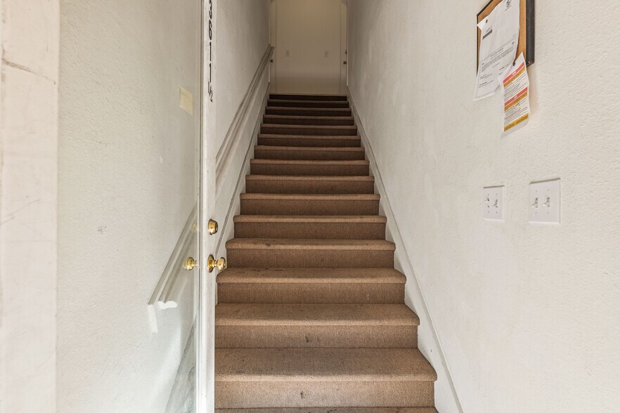 front building stairs to unit - 3611 1/2 W 4th St