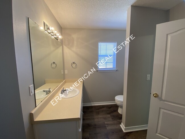 Building Photo - 2110 Bahama Dr