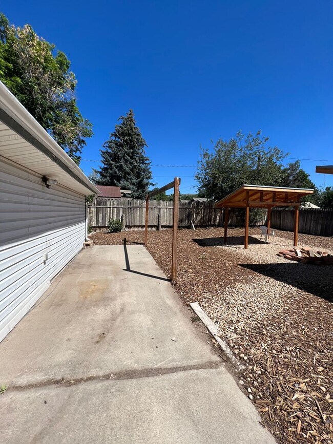 Building Photo - Dog Friendly Home in Heber!