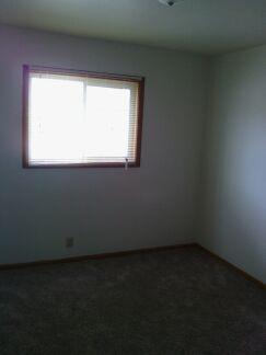Building Photo - 1 Bedroom Apartment Available-South 51st and Howard Ave