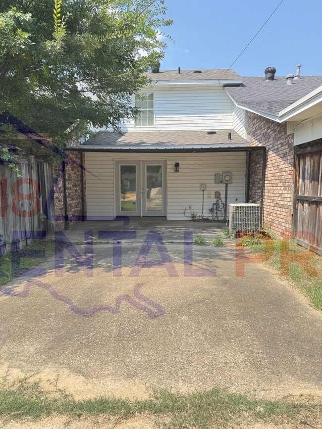 Building Photo - 2 Bed, 2 Bath Townhouse in Ruston!