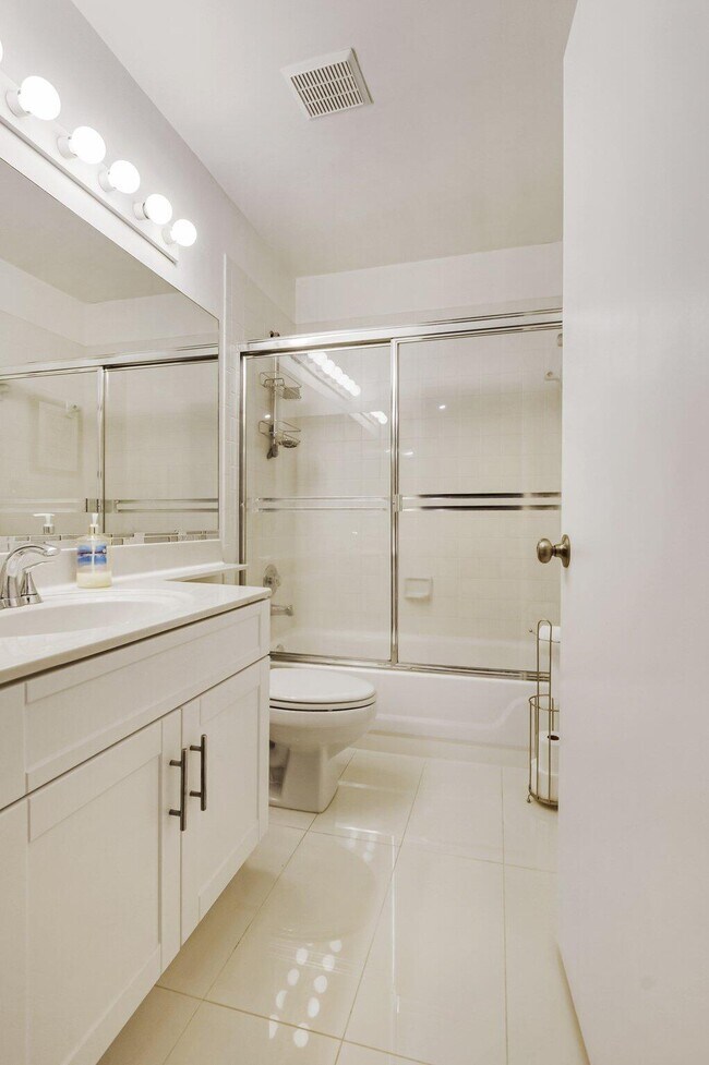 Building Photo - 22759 Mandeville Pl