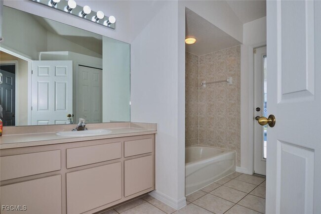 Building Photo - 132 SE 19th Terrace