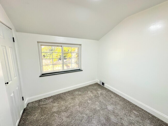 Building Photo - 1607 Girard Ave