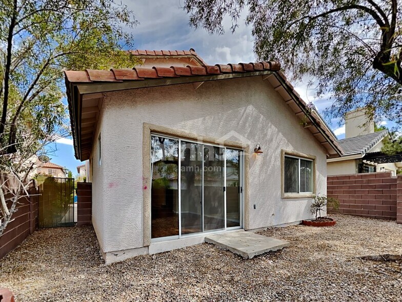 Building Photo - 909 Ortega Hill